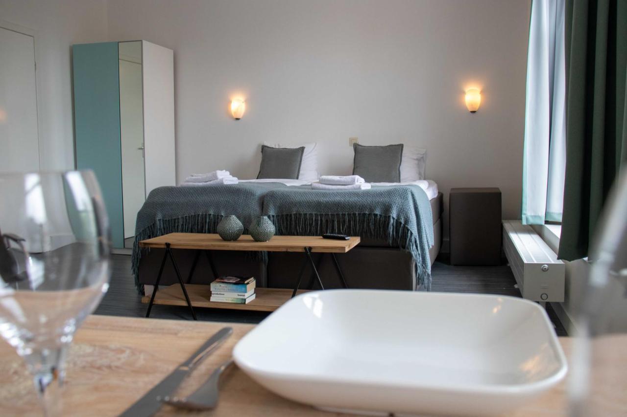 The Town Hotel Studios Appartments Zuidzande Extérieur photo