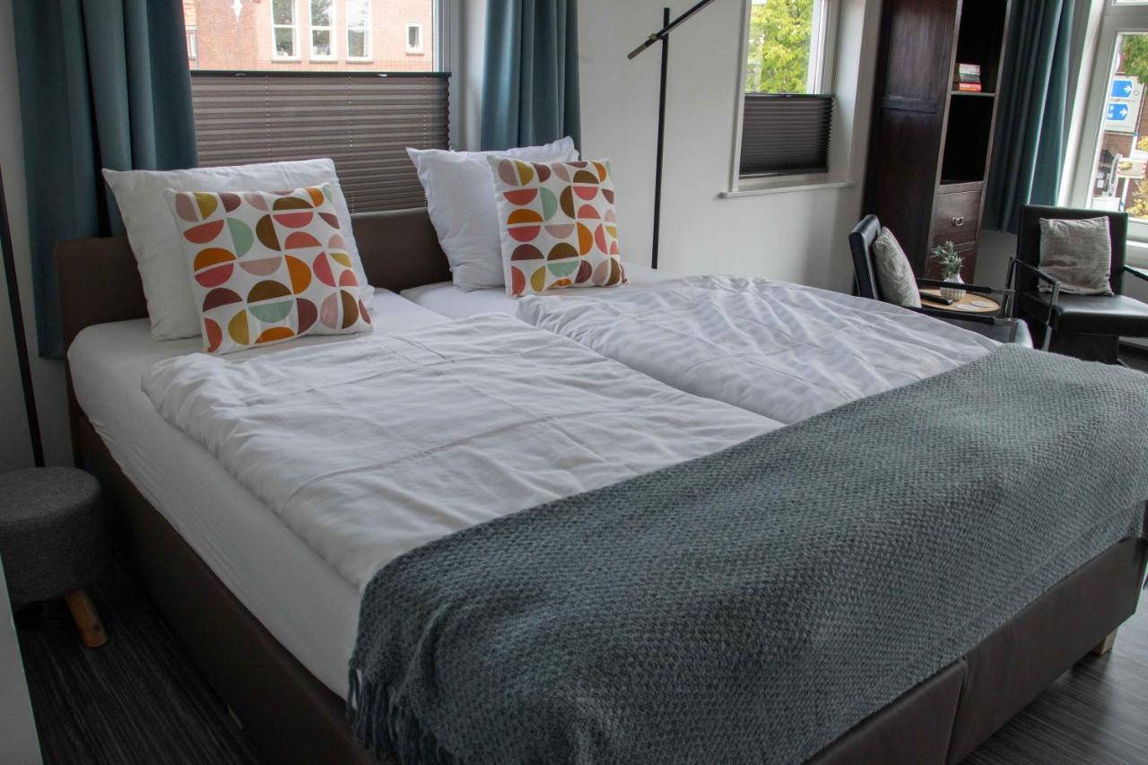 The Town Hotel Studios Appartments Zuidzande Extérieur photo